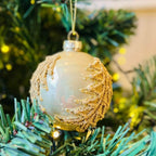 Bola Decorada Pinheiro de Vidro – 8 cm – Dourado