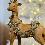 Decoração Rena em Pé com Colar de Pinhas - 46cm