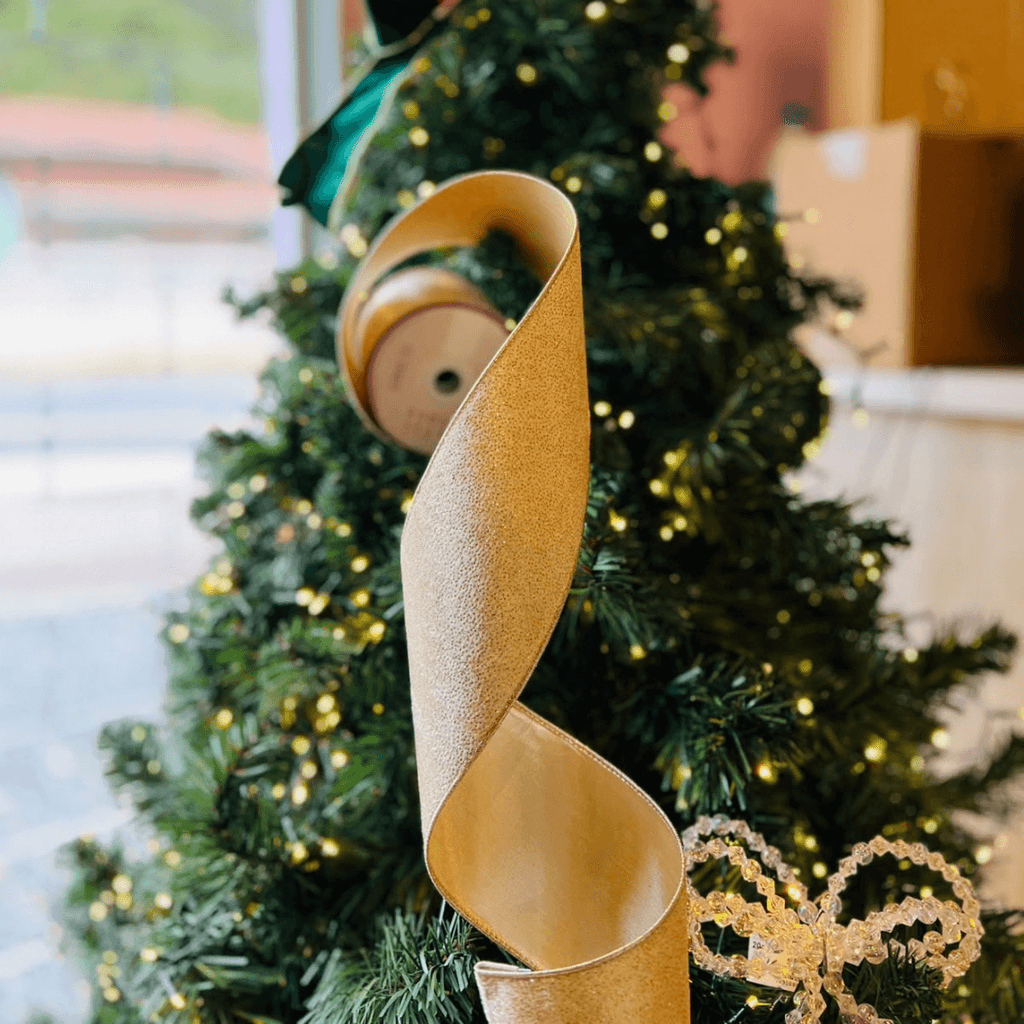 Fita Aramada de Veludo Dupla Face Marfim e Dourado – 10cm x 5m