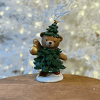 Urso com Bola de Natal - 21 cm
