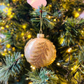 Bola Decorada Pinheiro de Vidro – 8 cm – Dourado