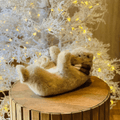 Urso Deitado com Cachecol – 40 cm
